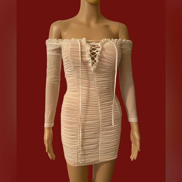 Fashion nova cream front lace up ruched dress size small - Picture 5 of 10